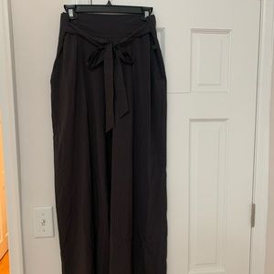 NEVER WORN size 10 Lululemon Loose fit pants with tie